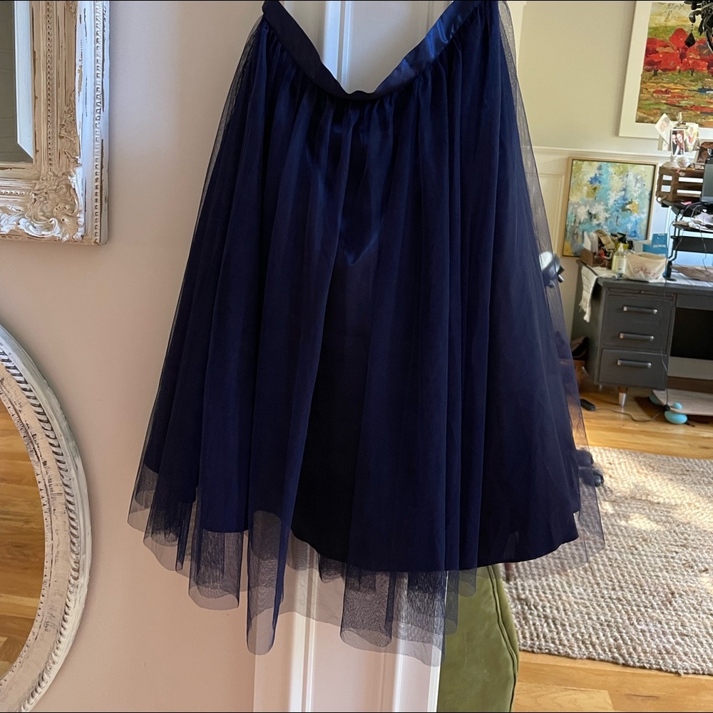 Fun flirty tutu style skirt size large